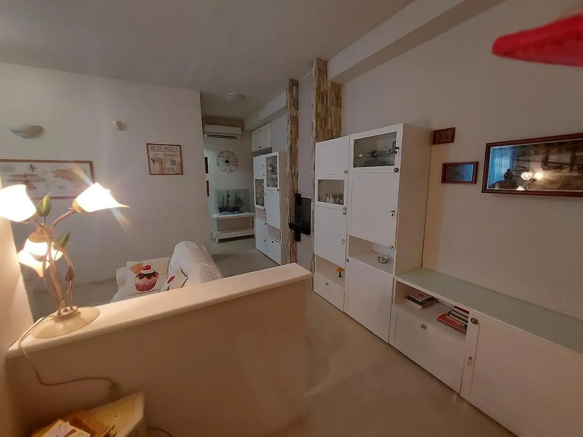Central Apartment In Milan'S Navigli District